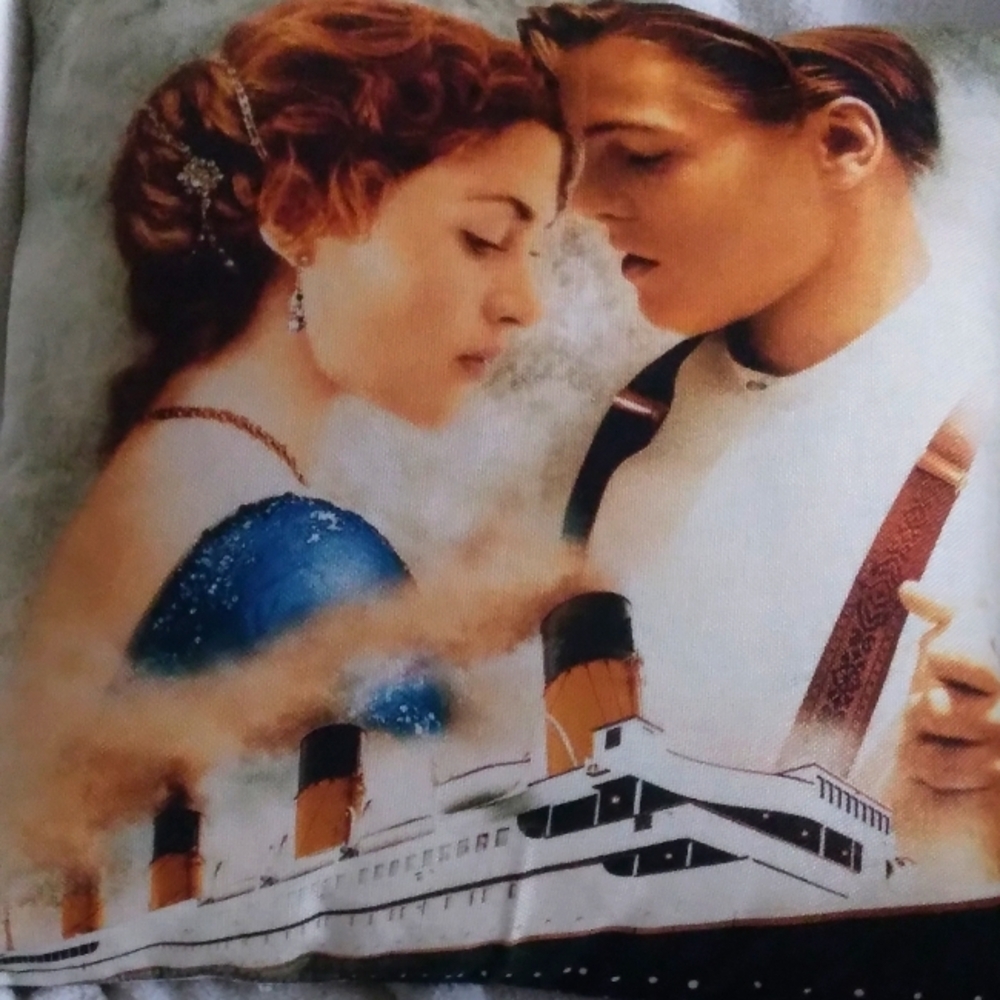 Titanic pillow